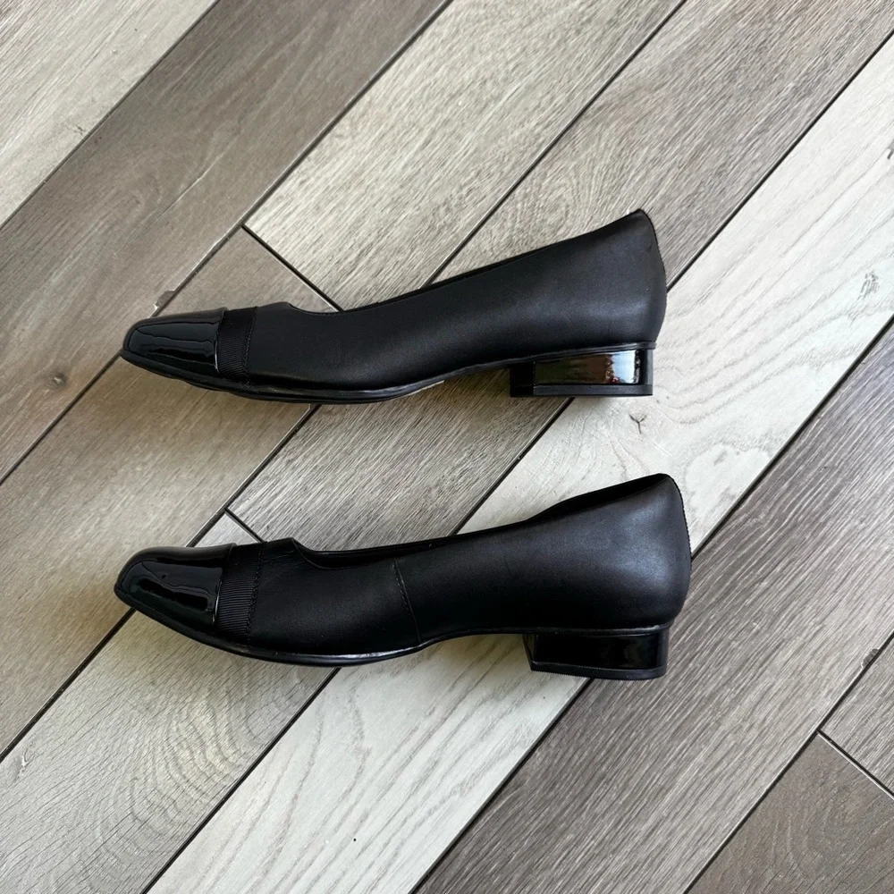 Clarks Womens Juliet Monte Leather Toe Cap Loafers | Size: 9 | New Never Used - Picture 4 of 6